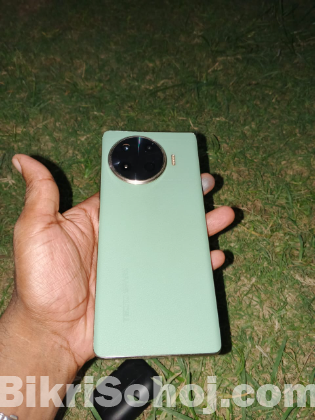 Tecno Spark 20 pro+
